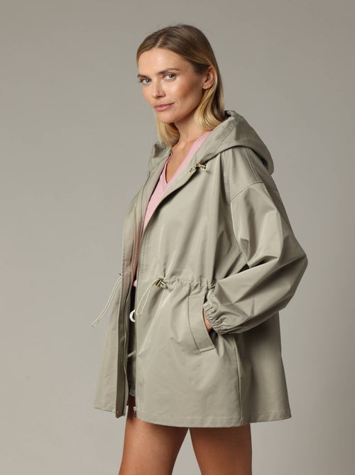 Veste oversize à col rond en toile enduite avec poignets élastiqués 'Deeluxe' - Kiabi