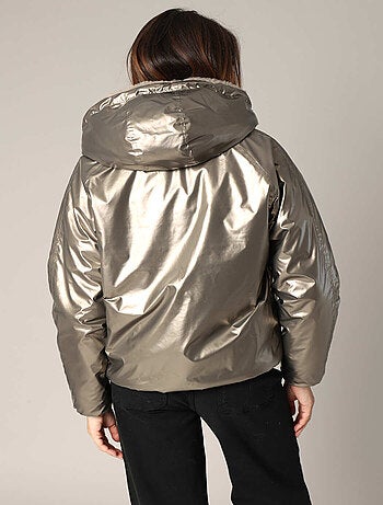 Veste réversible en métal et fausse fourrure. 'Deeluxe'