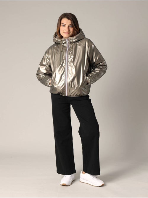 Veste réversible en métal et imitation fourrure
'Deeluxe' - Kiabi Veste réversible en métal et imitation fourrure
'Deeluxe' - Kiabi