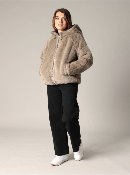 Veste réversible en métal et imitation fourrure
'Deeluxe' - Kiabi Veste réversible en métal et imitation fourrure
'Deeluxe' - Kiabi