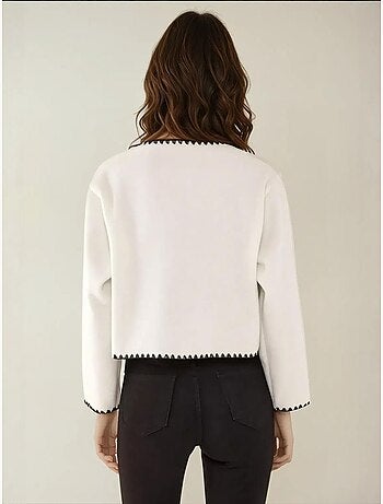Veste sans col avec coutures contrastées