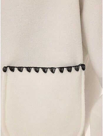 Veste sans col avec coutures contrastées