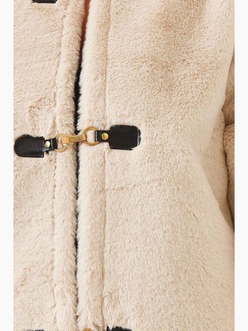 Veste sans col en fausse fourrure avec fermetures à brandebourg lucci Beige argile - Kiabi