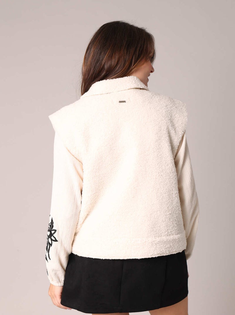 Veste sans manches en sherpa avec boutons pression 'Deeluxe' Beige argile - Kiabi