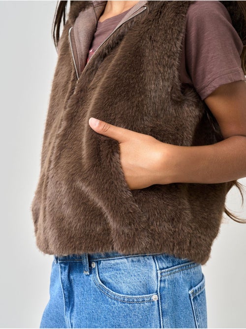 Veste sans manches fille en fausse fourrure 'deeluxe' - Kiabi