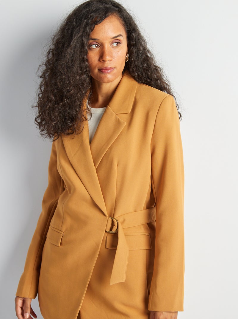 Veste tailleur longue avec boucle Jaune - Kiabi