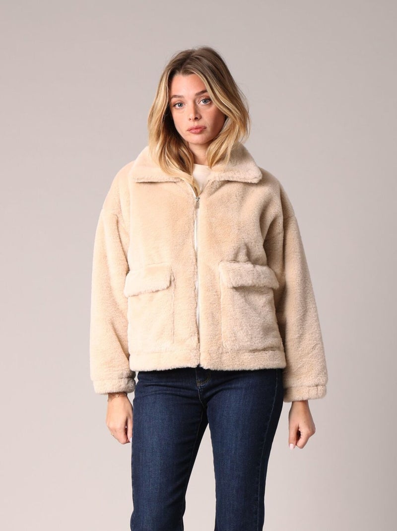 Veste zippée en fausse fourrure avec poches à rabat
 'Deeluxe' Beige - Kiabi