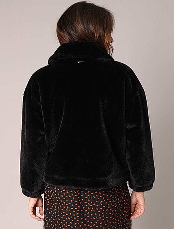 Veste zippée en imitation fourrure avec poches à rabat
'Deeluxe'