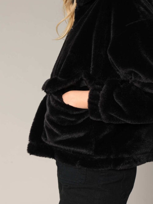 Veste zippée en imitation fourrure avec poches à rabat
 'Deeluxe' - Kiabi
