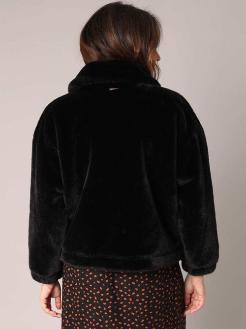 Veste zippée en imitation fourrure avec poches à rabat
 'Deeluxe' - Kiabi