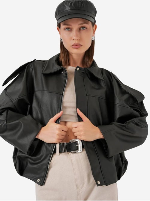 Veste zippée en similicuir avec col chemise bdart - Kiabi Veste zippée en similicuir avec col chemise bdart - Kiabi
