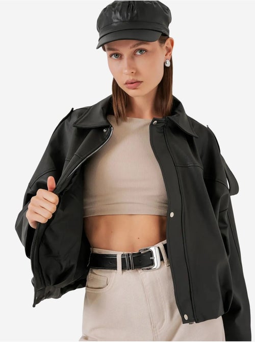 Veste zippée en similicuir avec col chemise bdart - Kiabi Veste zippée en similicuir avec col chemise bdart - Kiabi