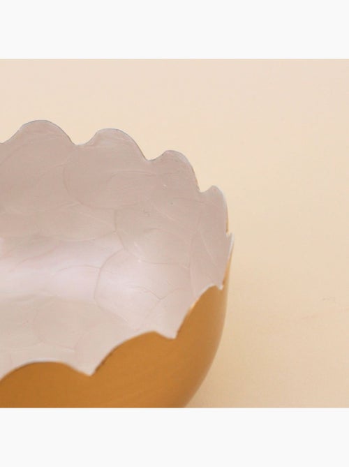 Vide poche en métal doré aspect nacré 14cm - Kiabi Vide poche en métal doré aspect nacré 14cm - Kiabi