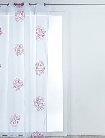 Voilage à motifs brodés