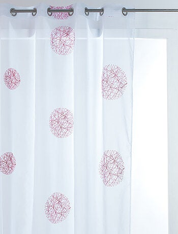 Voilage à motifs brodés
