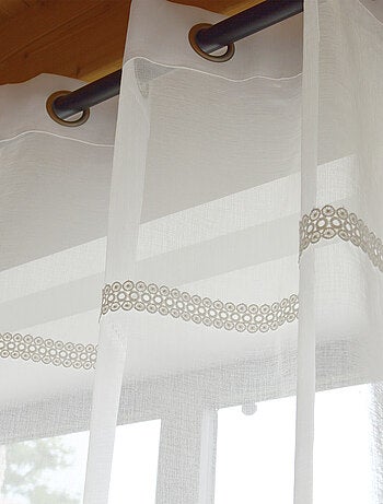 Voilage à oeillets avec ruban macramé
