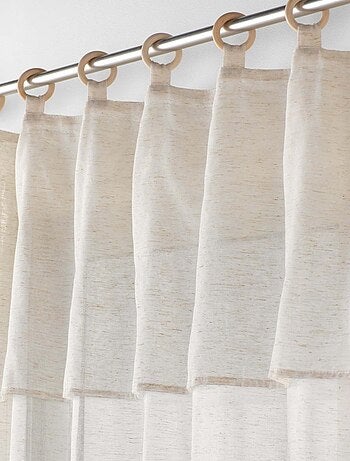 Voilage à volant et œillets en bois