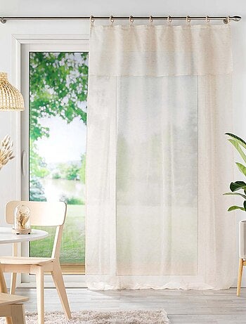 Voilage à volant et œillets en bois