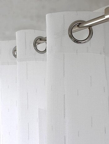 Voilage aux fils tissés argentés