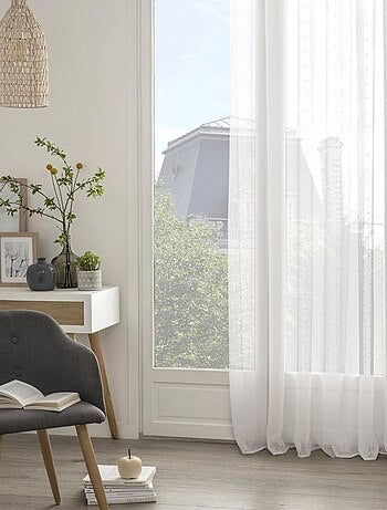 Voilage avec fines rayures verticales à oeillets