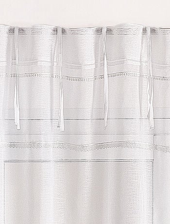 Voilage avec rubans macramé