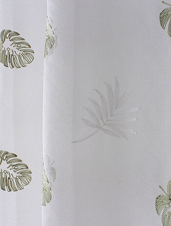 Voilage brodé sur étamine