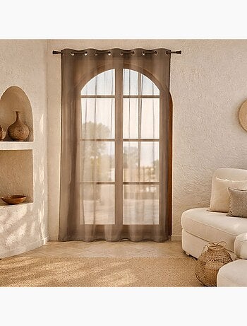 Voilage léger et fluide bas plombé.