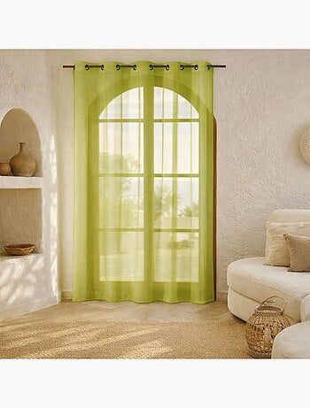 Voilage léger et fluide bas plombé.