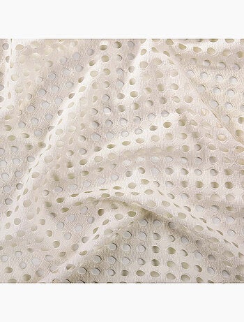 Voilage maille ajourée à oeillets