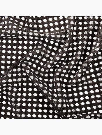 Voilage maille ajourée à oeillets