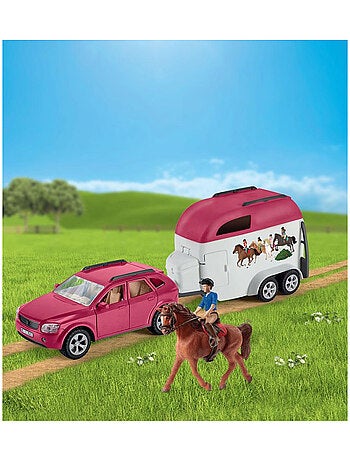 Voiture avec remorque pour chevaux