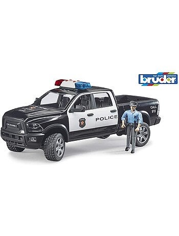 Voiture de police ram 2500 pick-up de la police avec un officier de police
