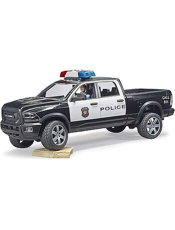 Voiture de police ram 2500 pick-up de la police avec un officier de police