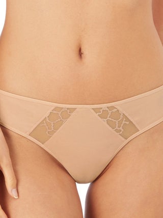 Wacoal - String chic en coton et broderie suisse Lisse