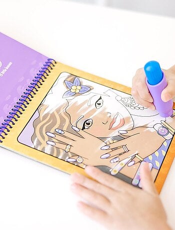 Water wow! Maquillage et manucure