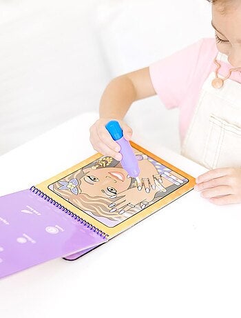 Water wow! Maquillage et manucure